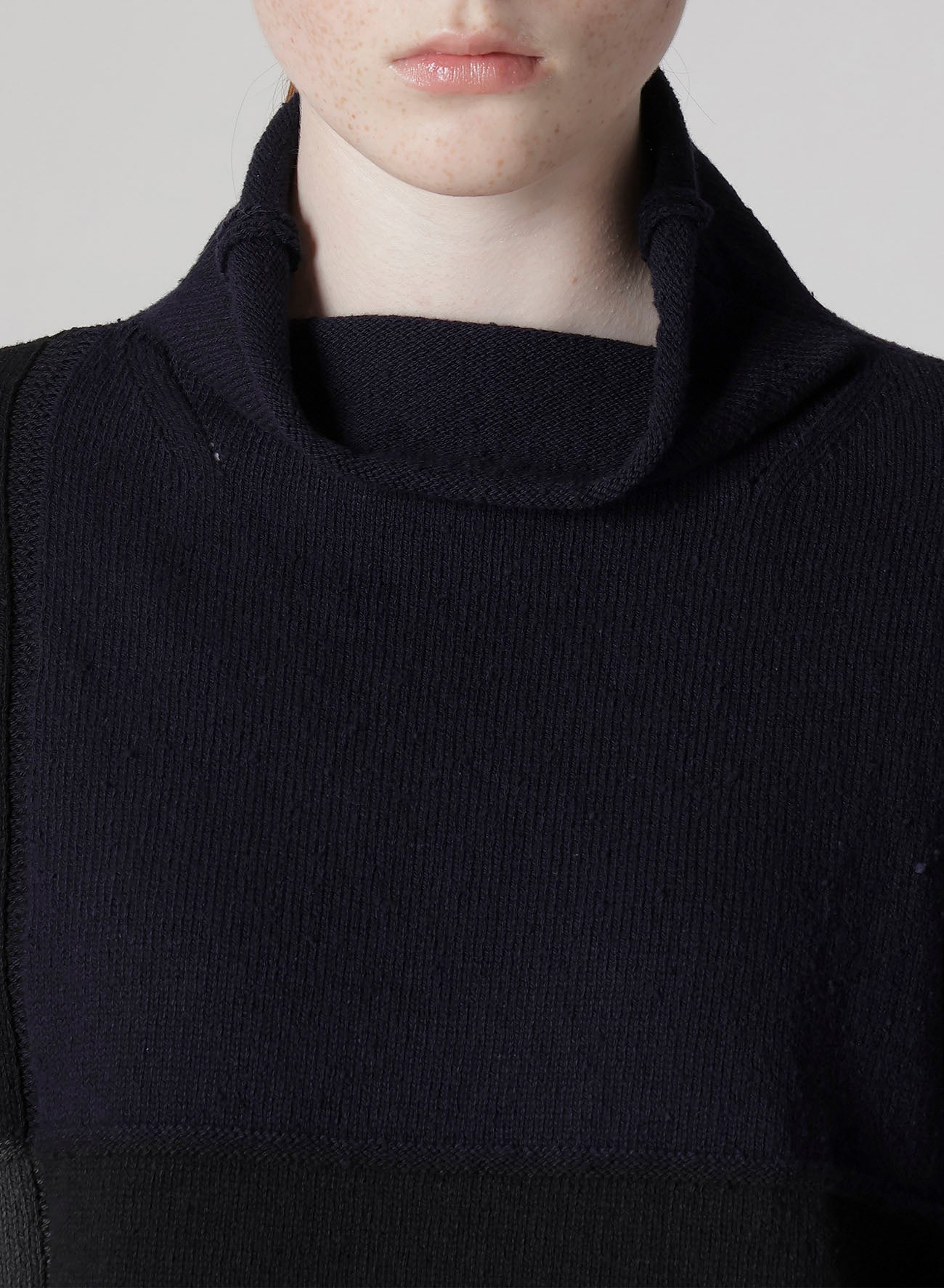 HARD-TWISTED BLOCK INTARSIA HIGH-NECK PULLOVER