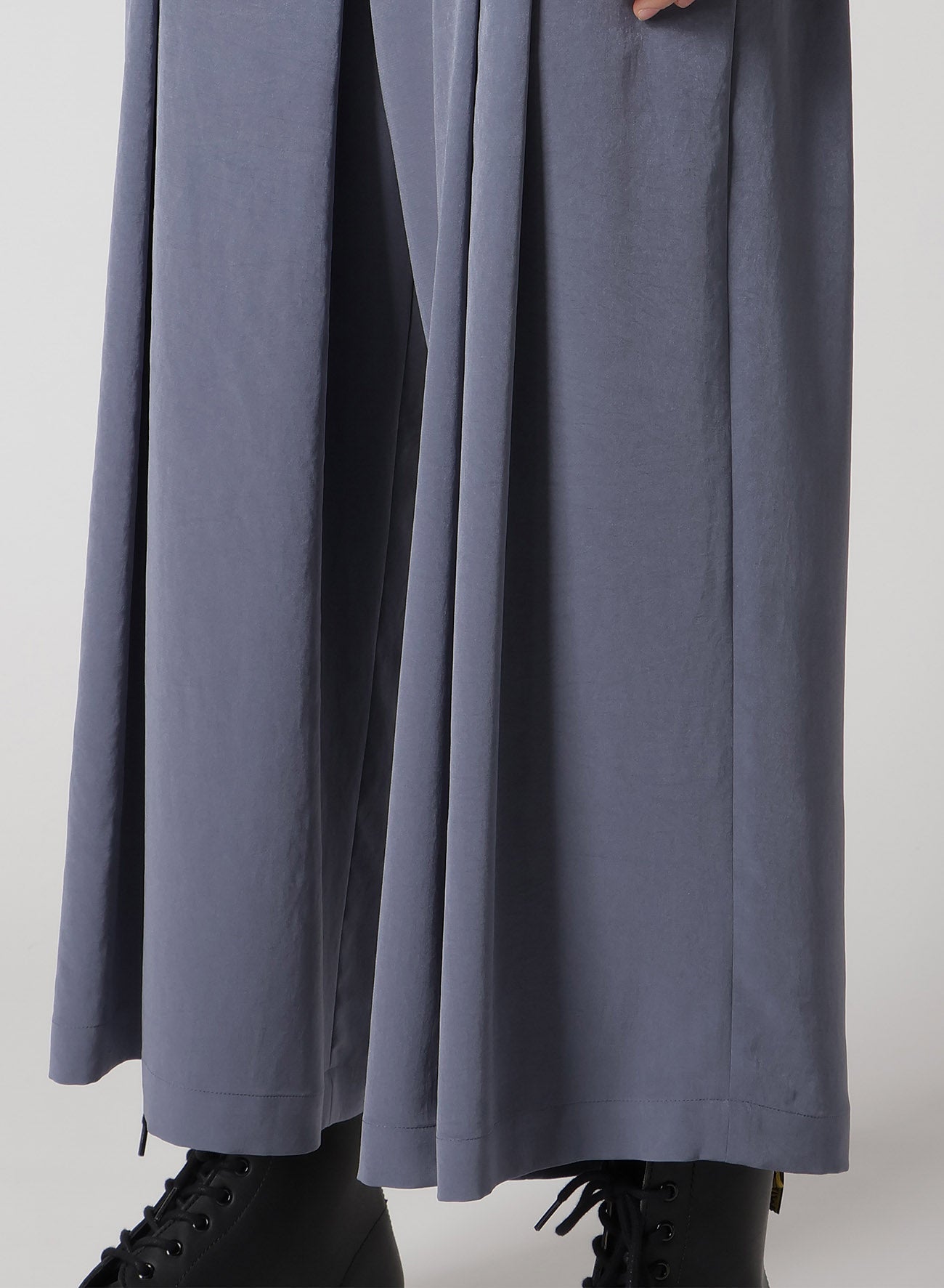 CREPE de CHINE RANDOM TUCK PANTS