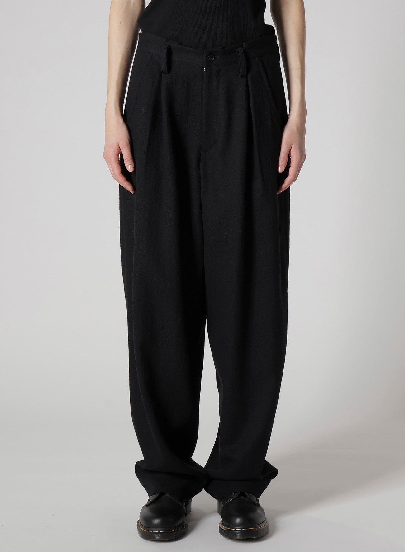 WOOL GAUZE TWILL TUCK WIDE PANTS