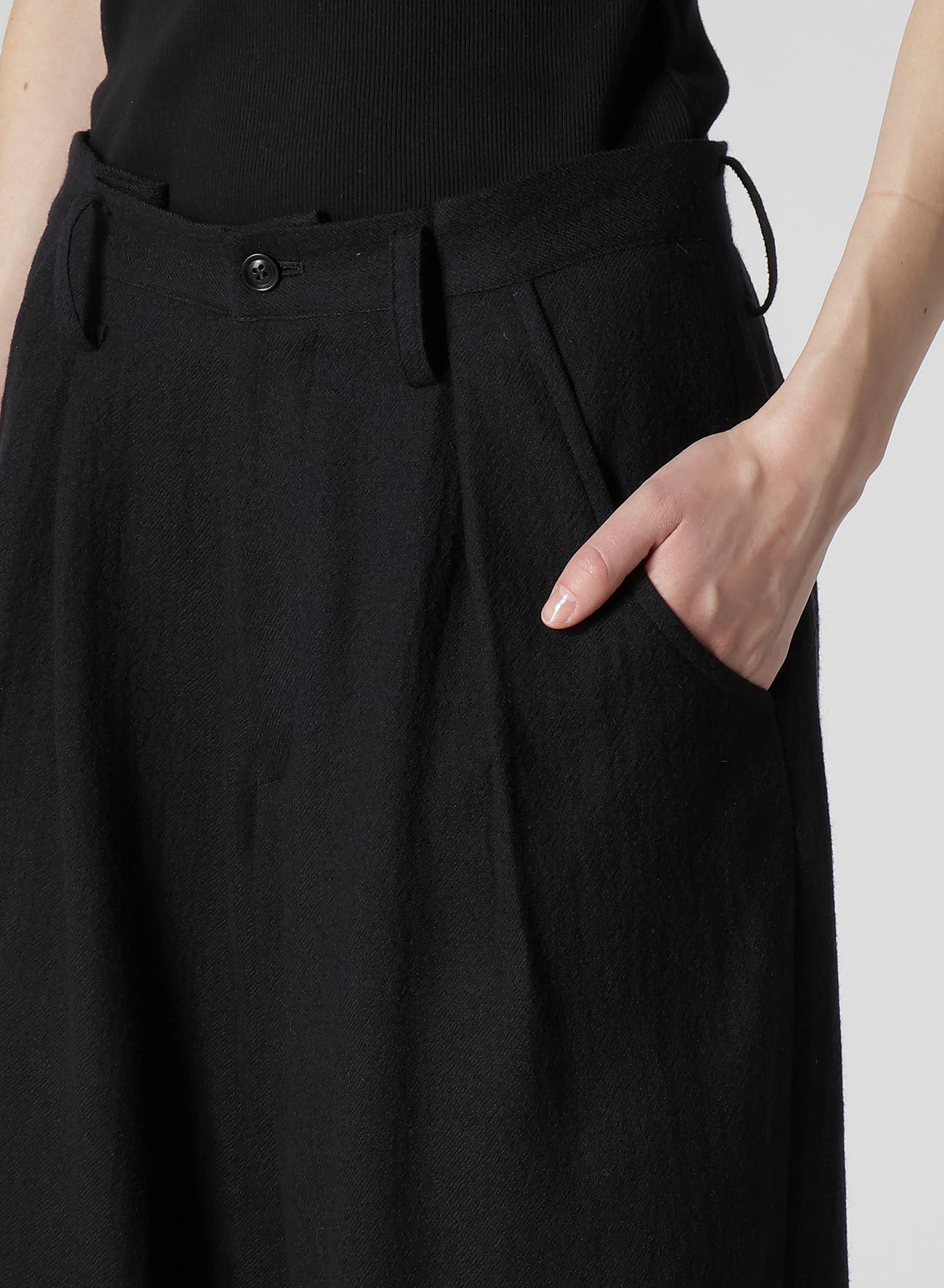 WOOL GAUZE TWILL TUCK WIDE PANTS