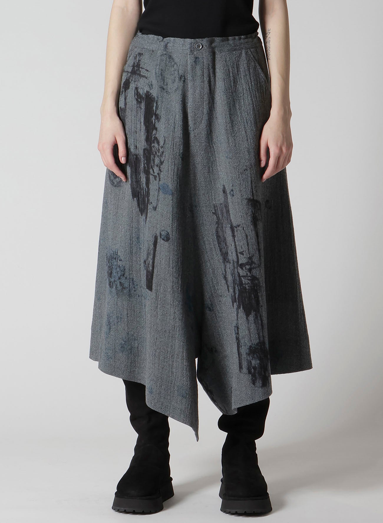 WOOL GAUZE SMUDGED POLKA DOT SLITTED RIGHT HEM PANTS