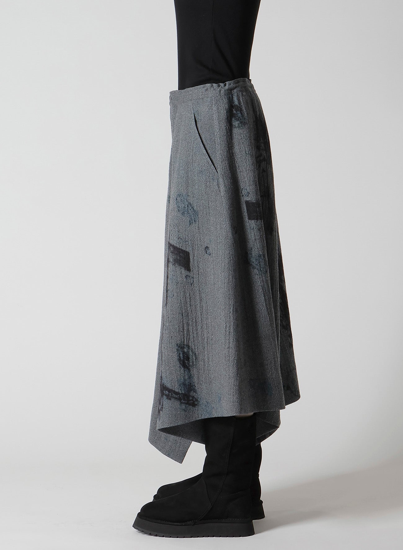 WOOL GAUZE SMUDGED POLKA DOT SLITTED RIGHT HEM PANTS