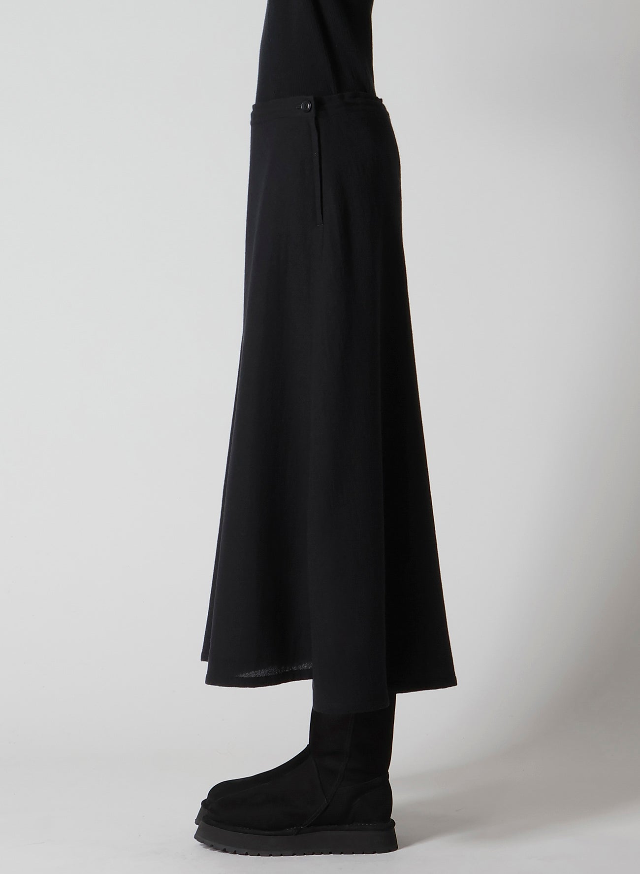 WOOL GAUZE TWILL ASYMMETRIC FLARE SKIRT