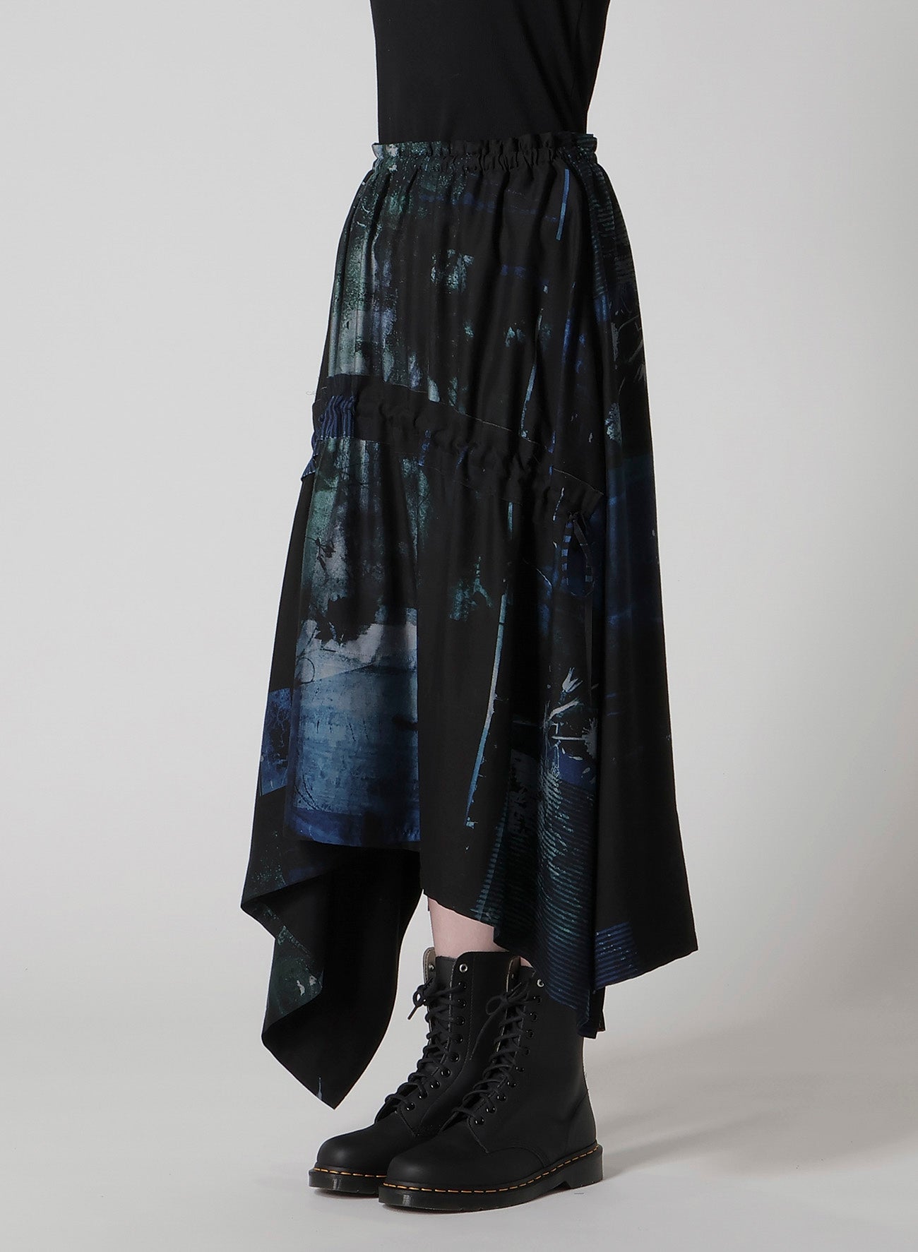 CUPRO BLURRY FLOWER PRINT SHIRRING SKIRT