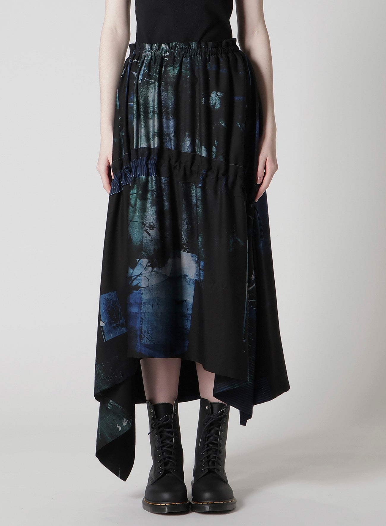 CUPRO BLURRY FLOWER PRINT SHIRRING SKIRT