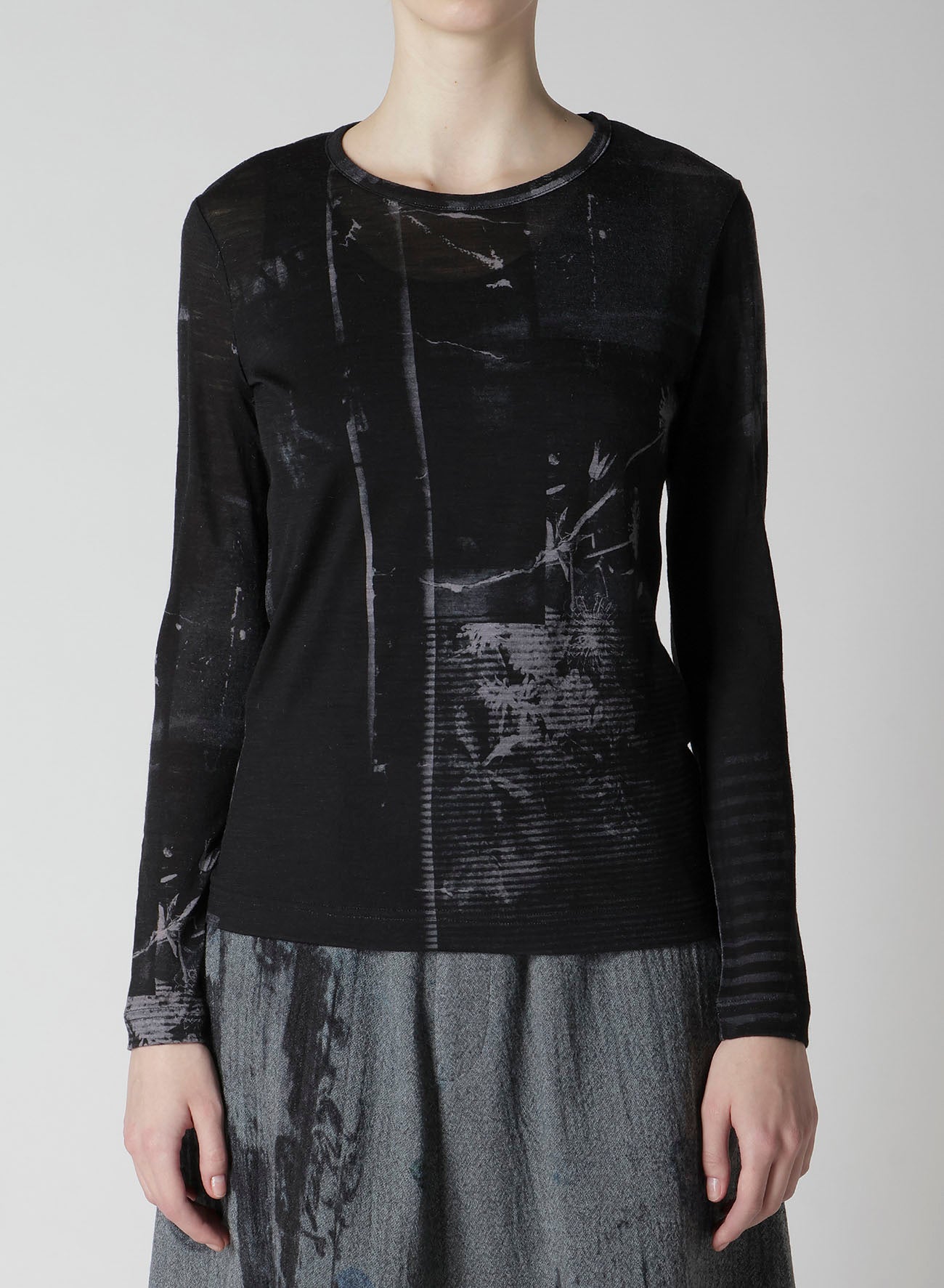 BLURRY FLOWER PRINTTED ROUND NECK LONG SLEEVE T