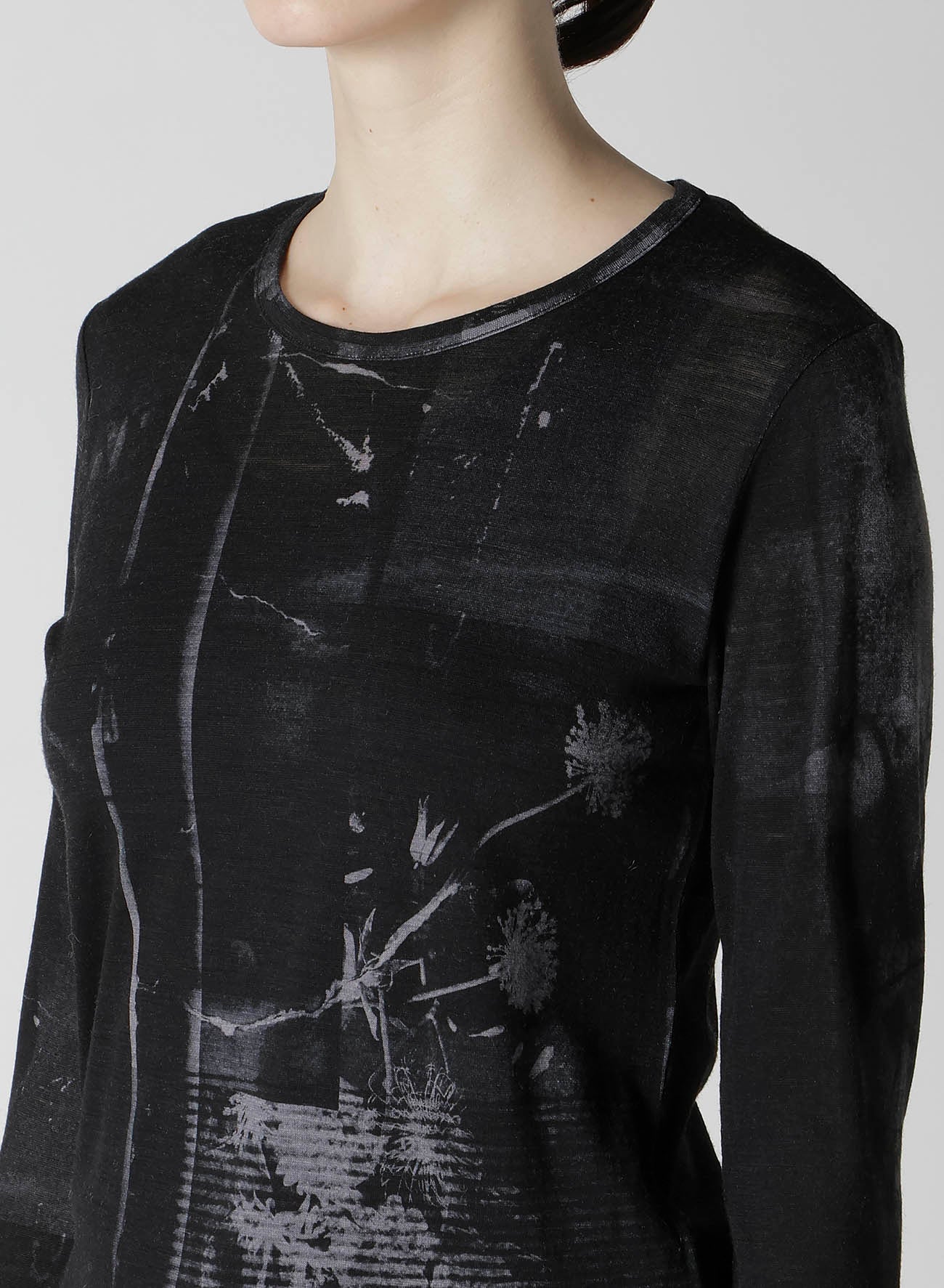 BLURRY FLOWER PRINTTED ROUND NECK LONG SLEEVE T