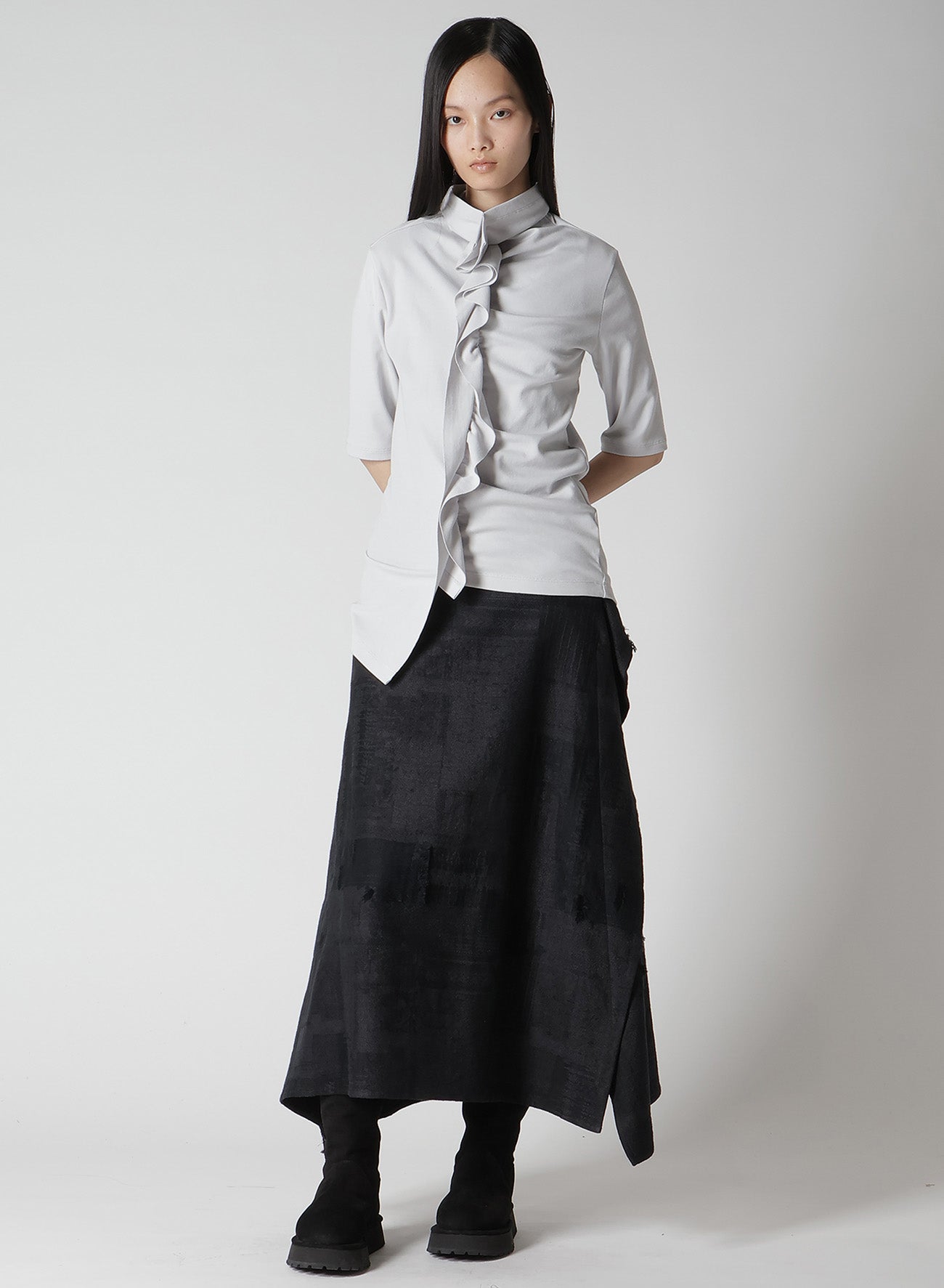 HARD-TWIST ASYMMETRIC HIGH NECK HALF SLEEVE T