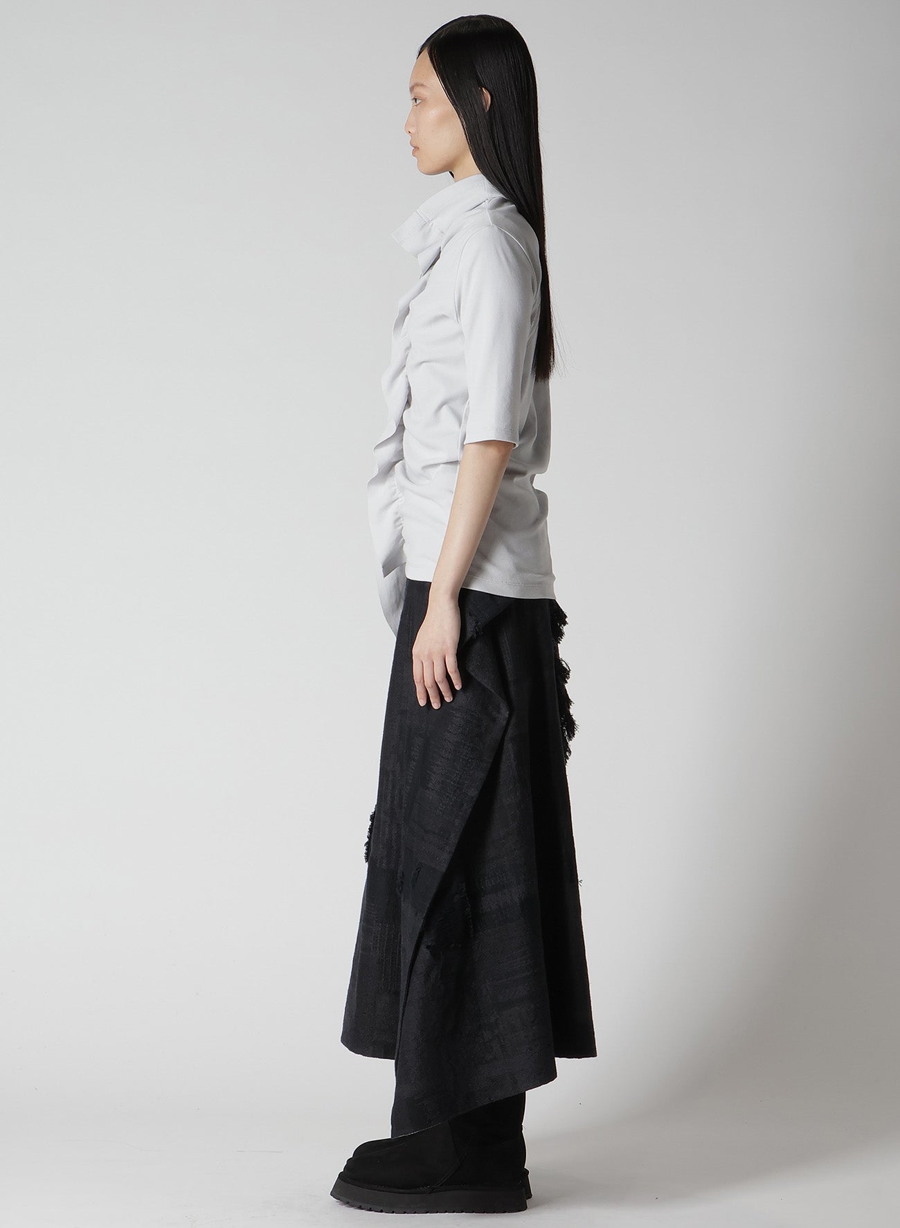 HARD-TWIST ASYMMETRIC HIGH NECK HALF SLEEVE T