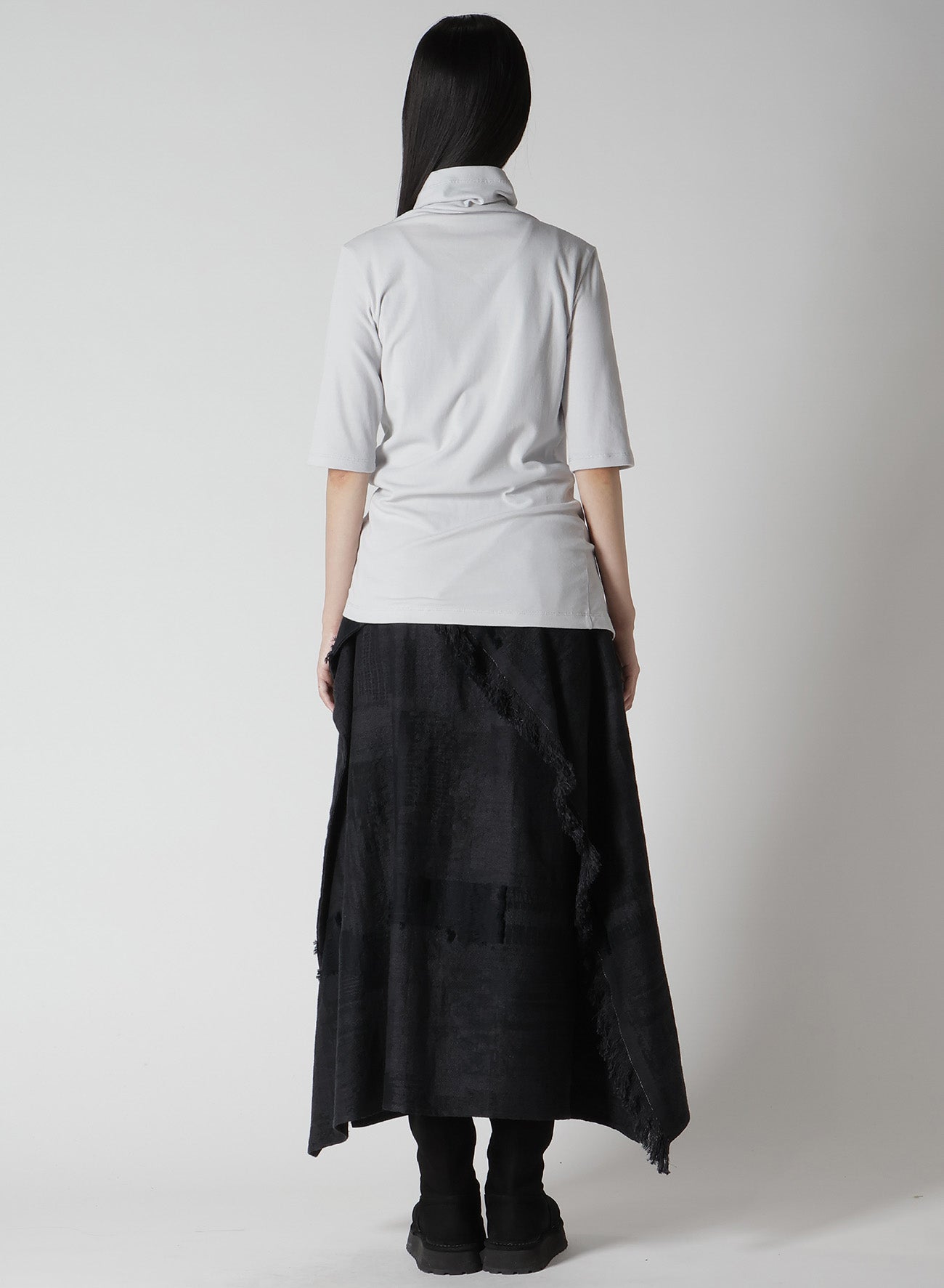 HARD-TWIST ASYMMETRIC HIGH NECK HALF SLEEVE T
