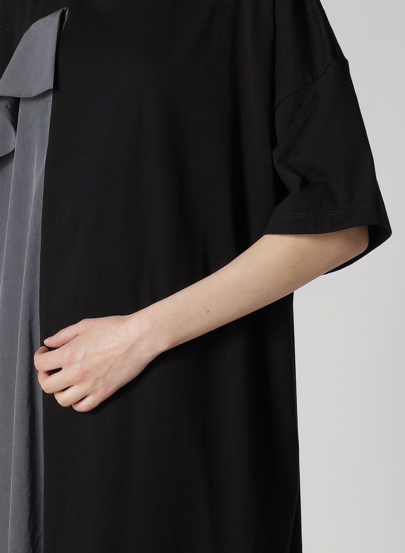 CREPE de CHINE/COTTON JERSEY COMBINATION HALF SLEEVE DRESS