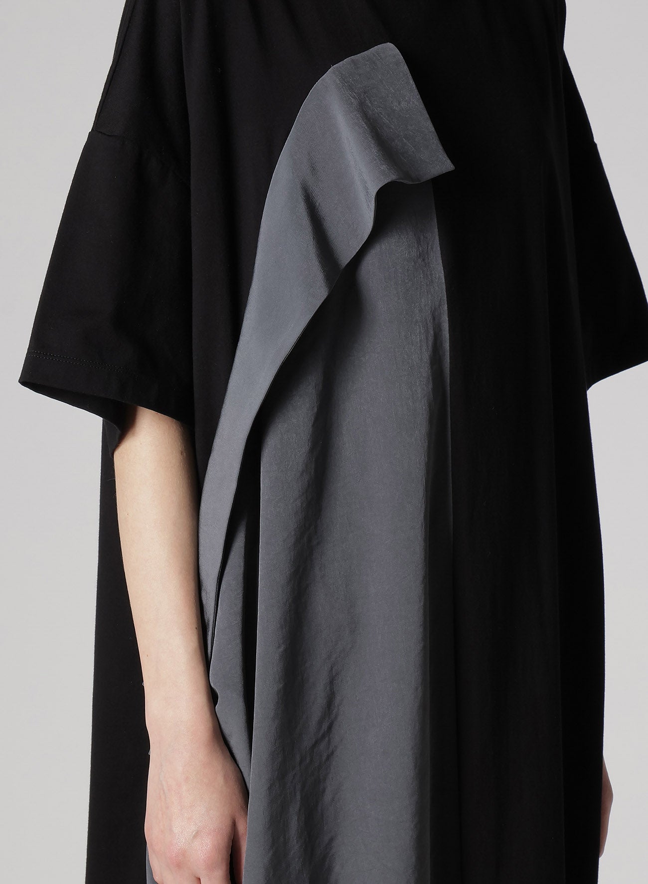 CREPE de CHINE/COTTON JERSEY COMBINATION HALF SLEEVE DRESS