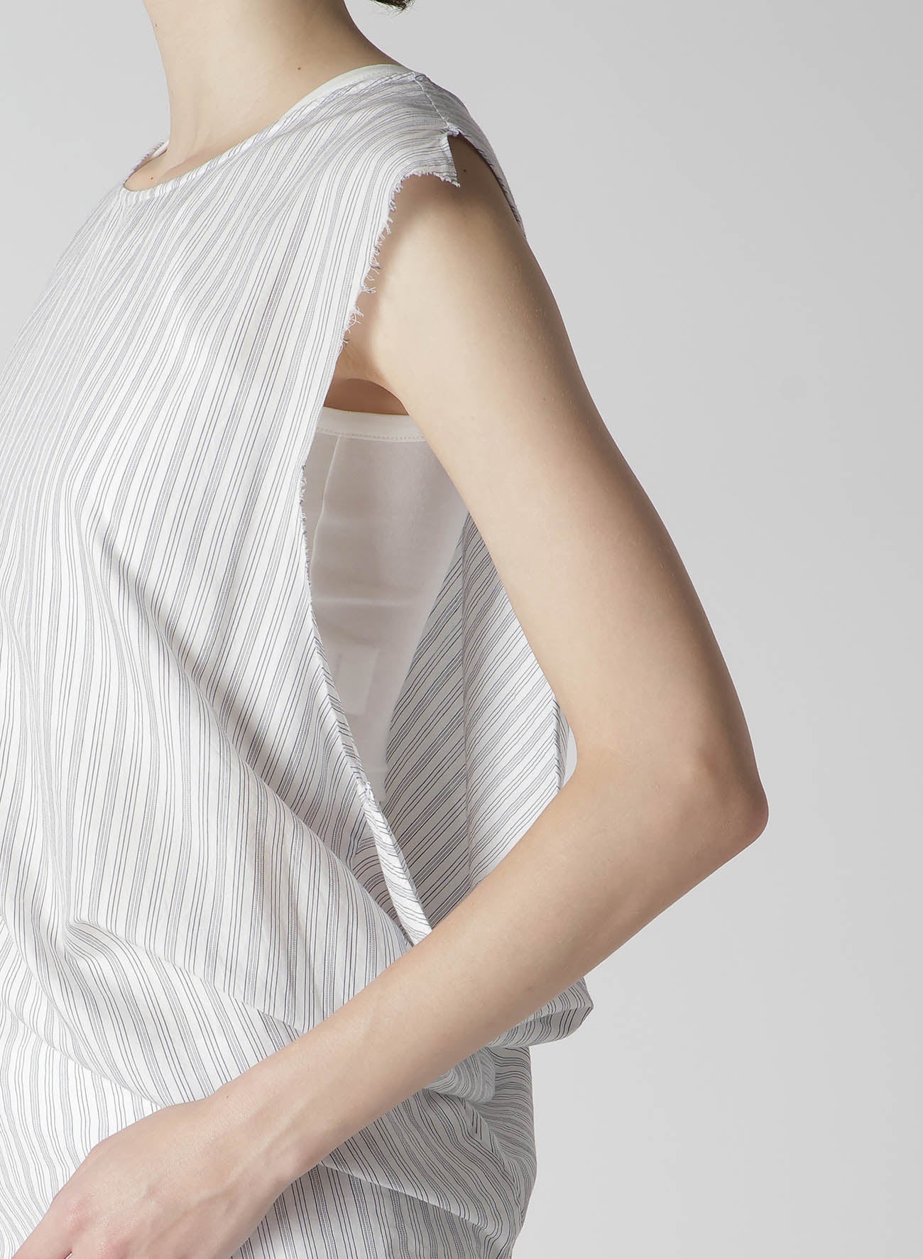 C/CU HARD TWISTED DOBBY STRIPE SLEEVELESS DRAPE SHIRT