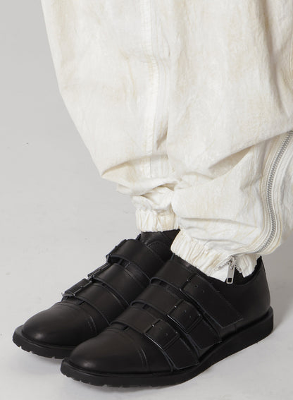 MATTE SMOOTH LEATHER BELTED SHOES