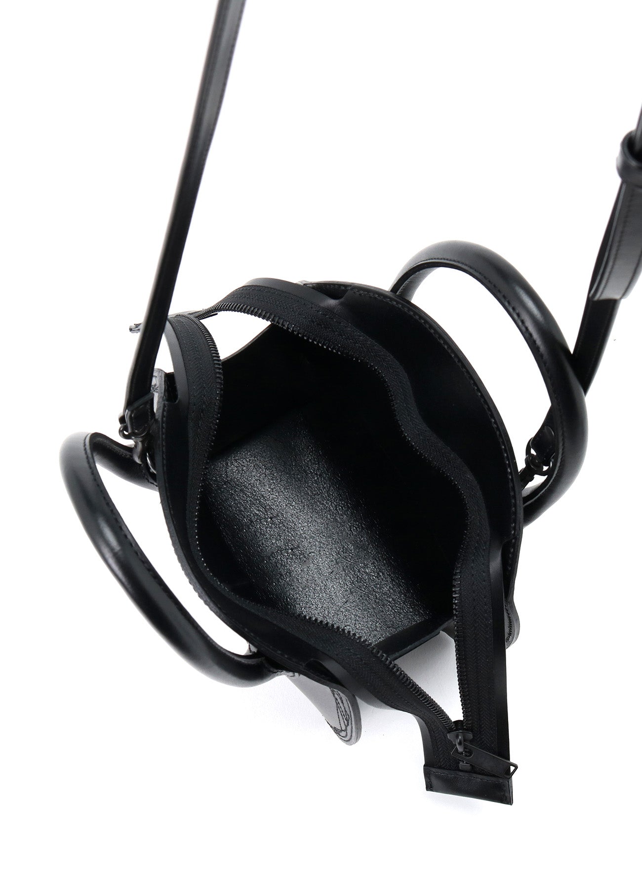 SEMI-GLOSS LEATHER CHOPPED ROUND BAG