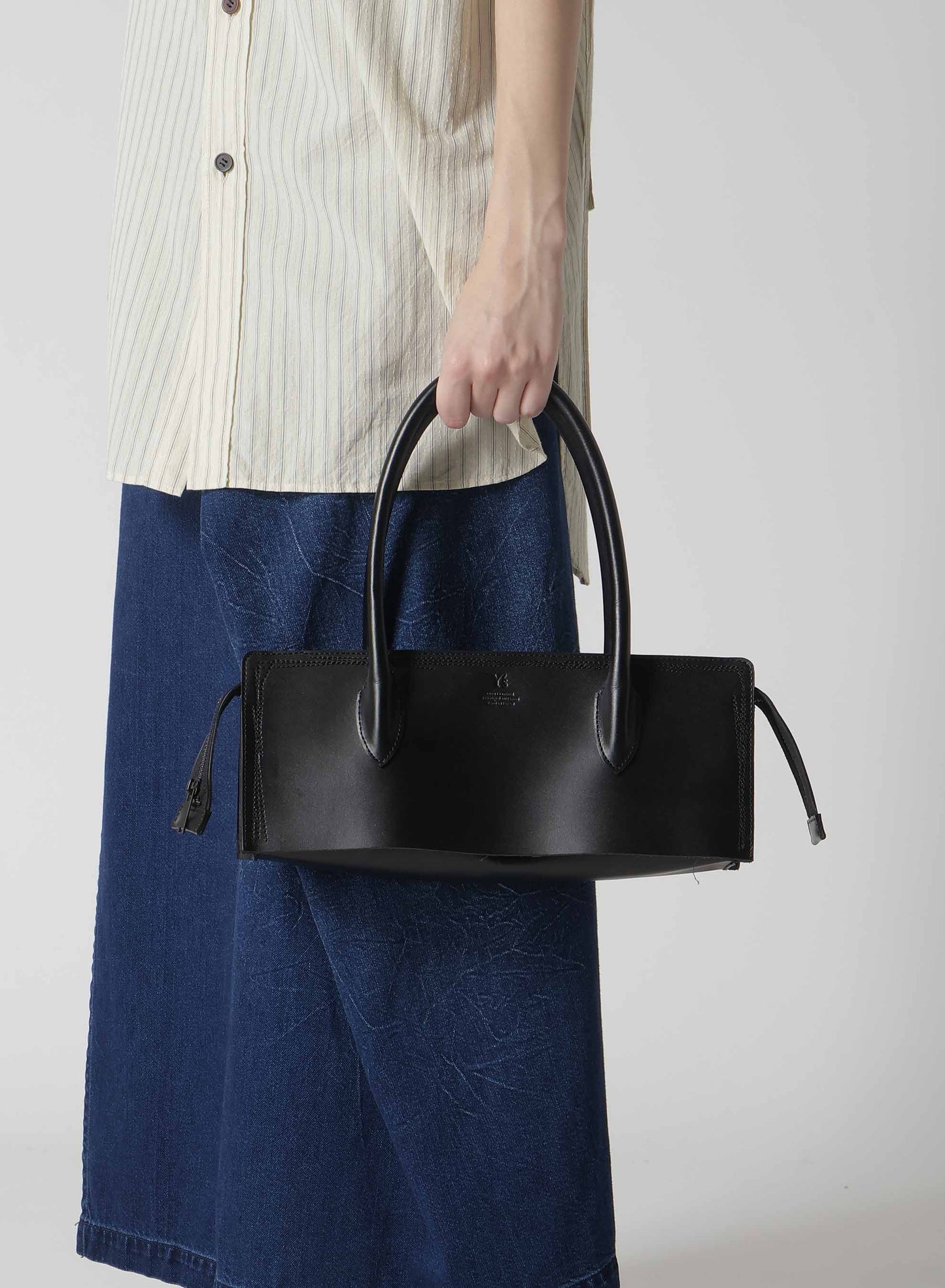 SEMI-GLOSS LEATHER CHOPPED SQUARE BAG