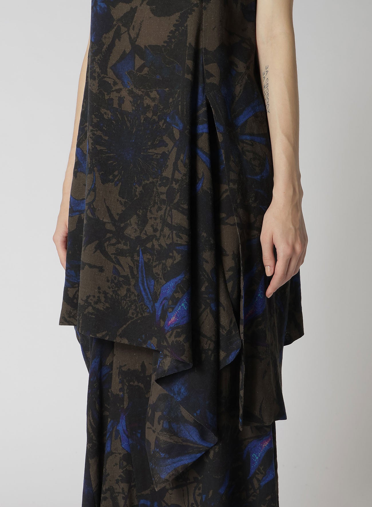 WITHERING FLOWER FRONT SLIT LONG BLOUSE