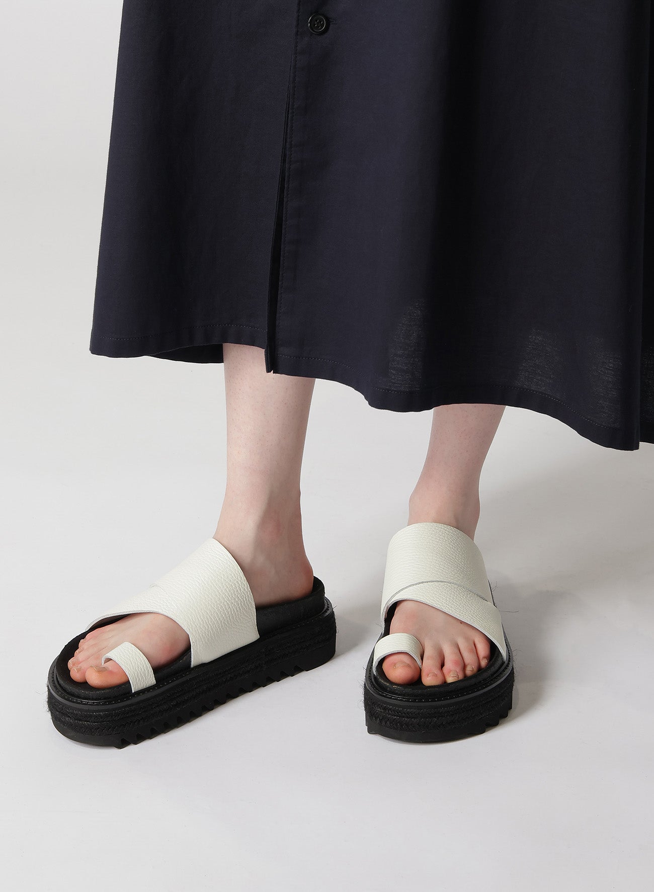 SOFT LEATHER THONG SANDAL