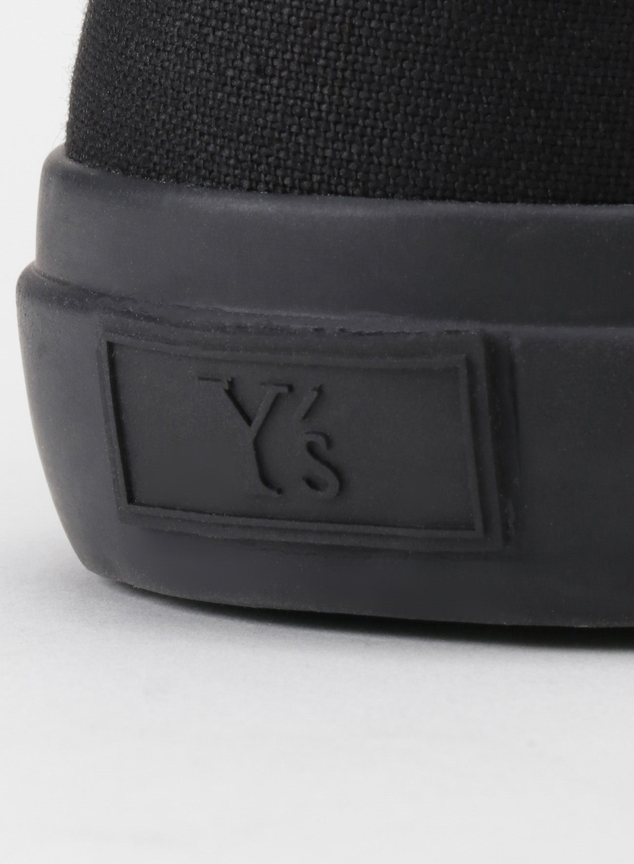 NO.9 CANVAS LACE-UP SNEAKERS