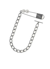 SAFETY PIN PEARL NECKLACE