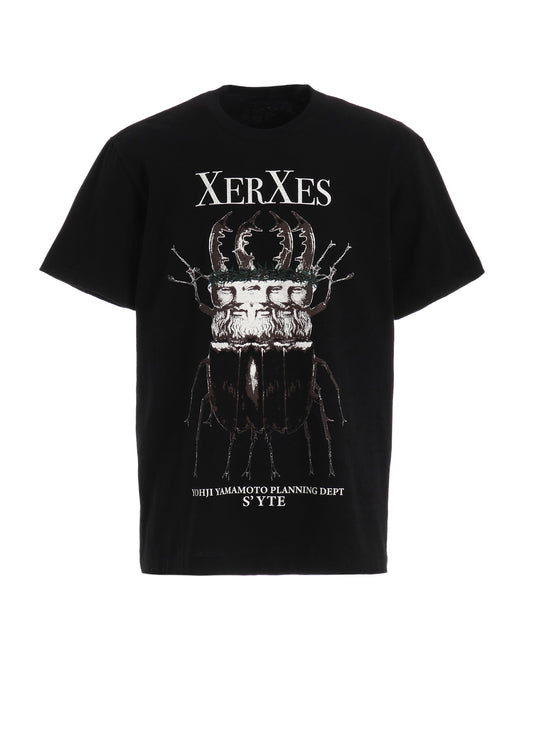 S'YTE x KOICHI IYODA ARTWORK PRINTED T-SHIRT -Xerxes-