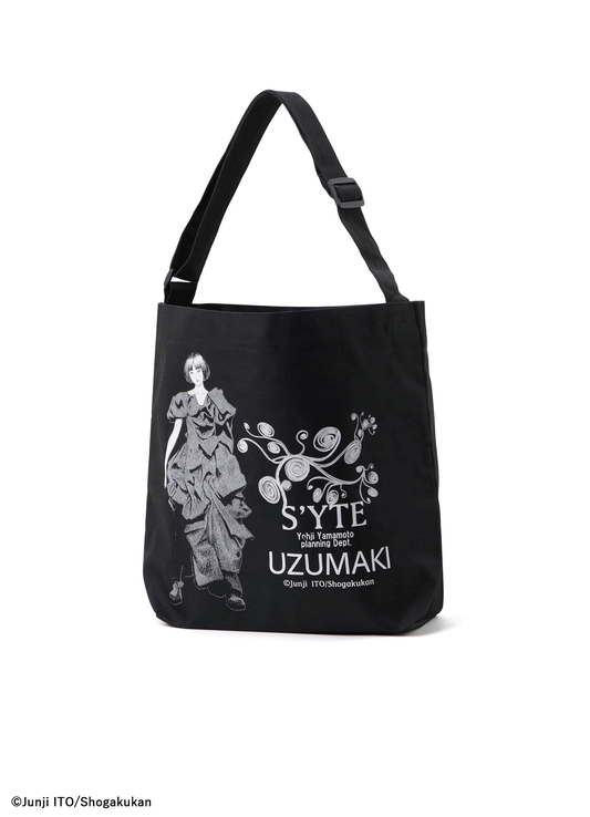 S'YTE × JUNJI ITO -UZUMAKI- KIRIE&AZAMI  WEARING YOHJI YAMAMOTO PRINTED BAG
