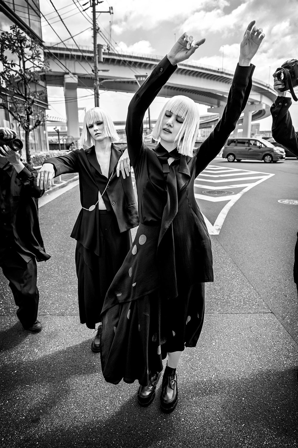 アート・デザイン・音楽 photographs by max vadukul Y's AW25 MAX VADUKUL, TOKYO | Yohji Yamamoto (ヨウジヤマモト