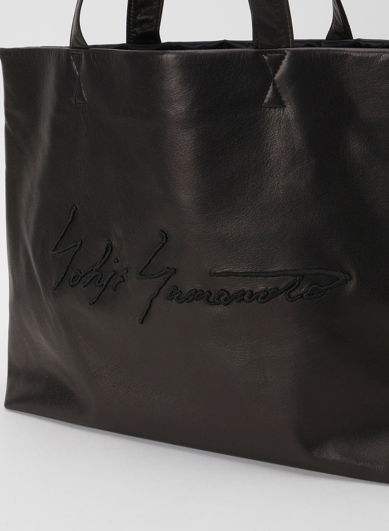 シグネチャーロゴレザートートバッグ yohji yamamoto Signature tote(M) – THE SHOP YOHJI YAMAMOTO