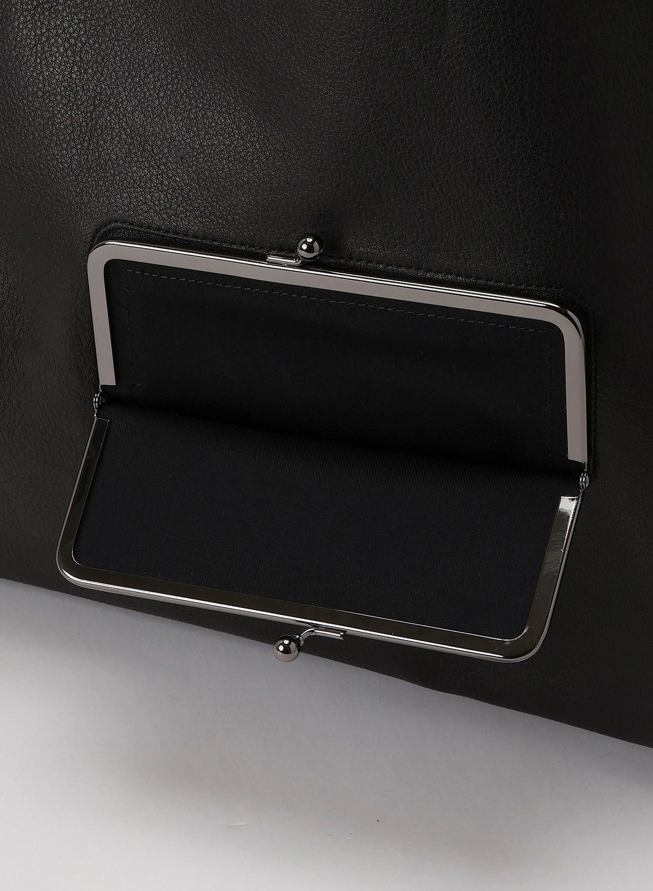 Clasp tote LL – THE SHOP YOHJI YAMAMOTO