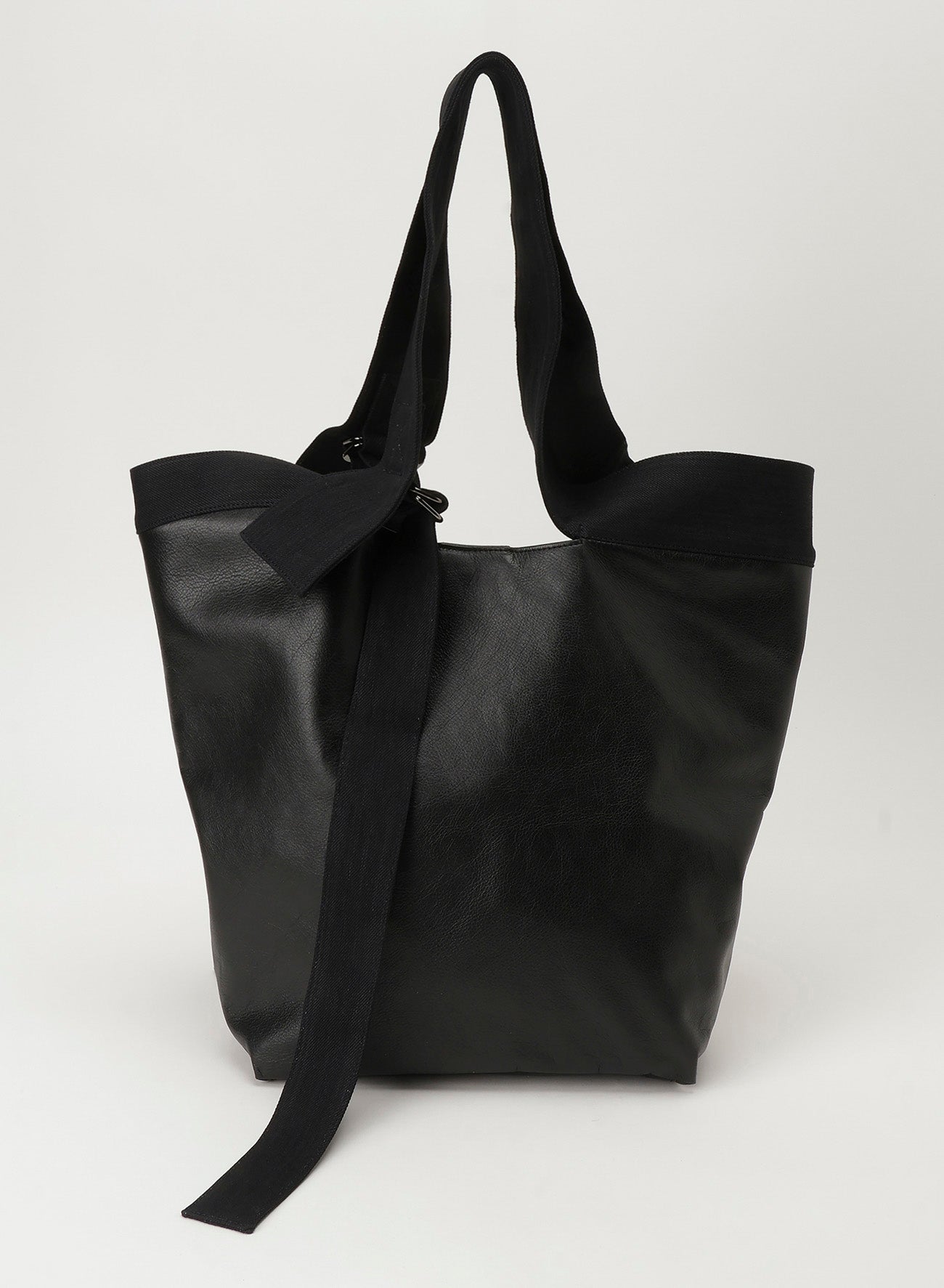 Belt tote