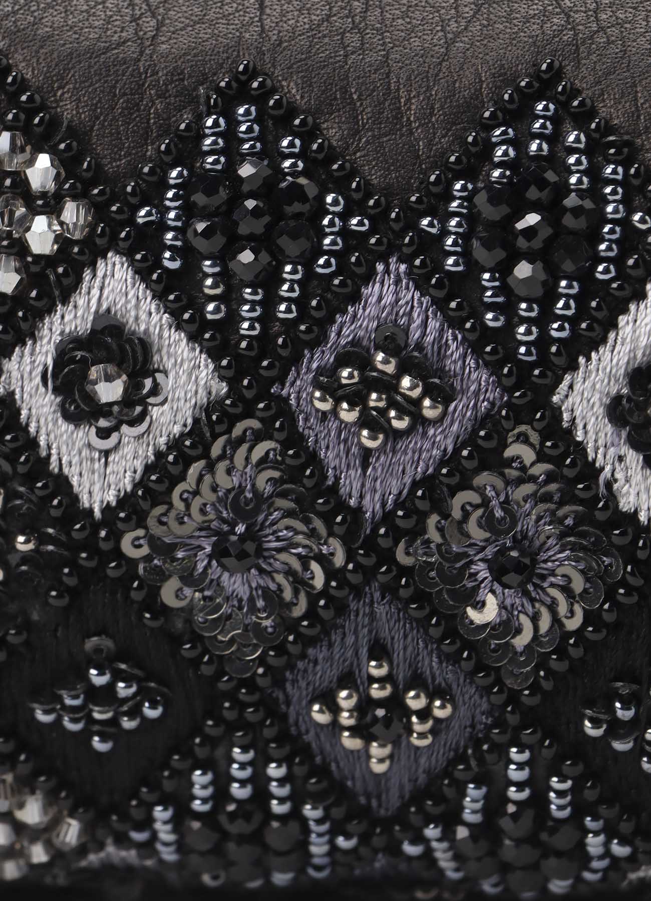 CHARM POUCH EMBROIDERY