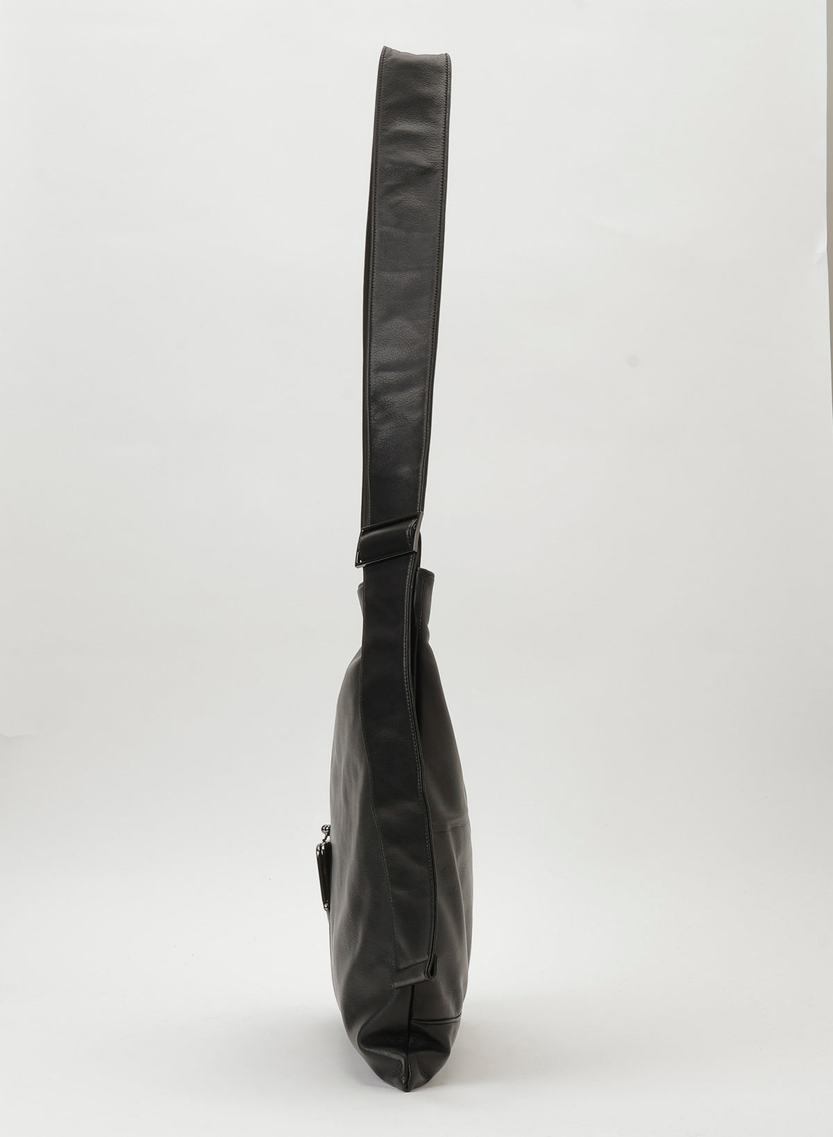 Clasp shoulder
