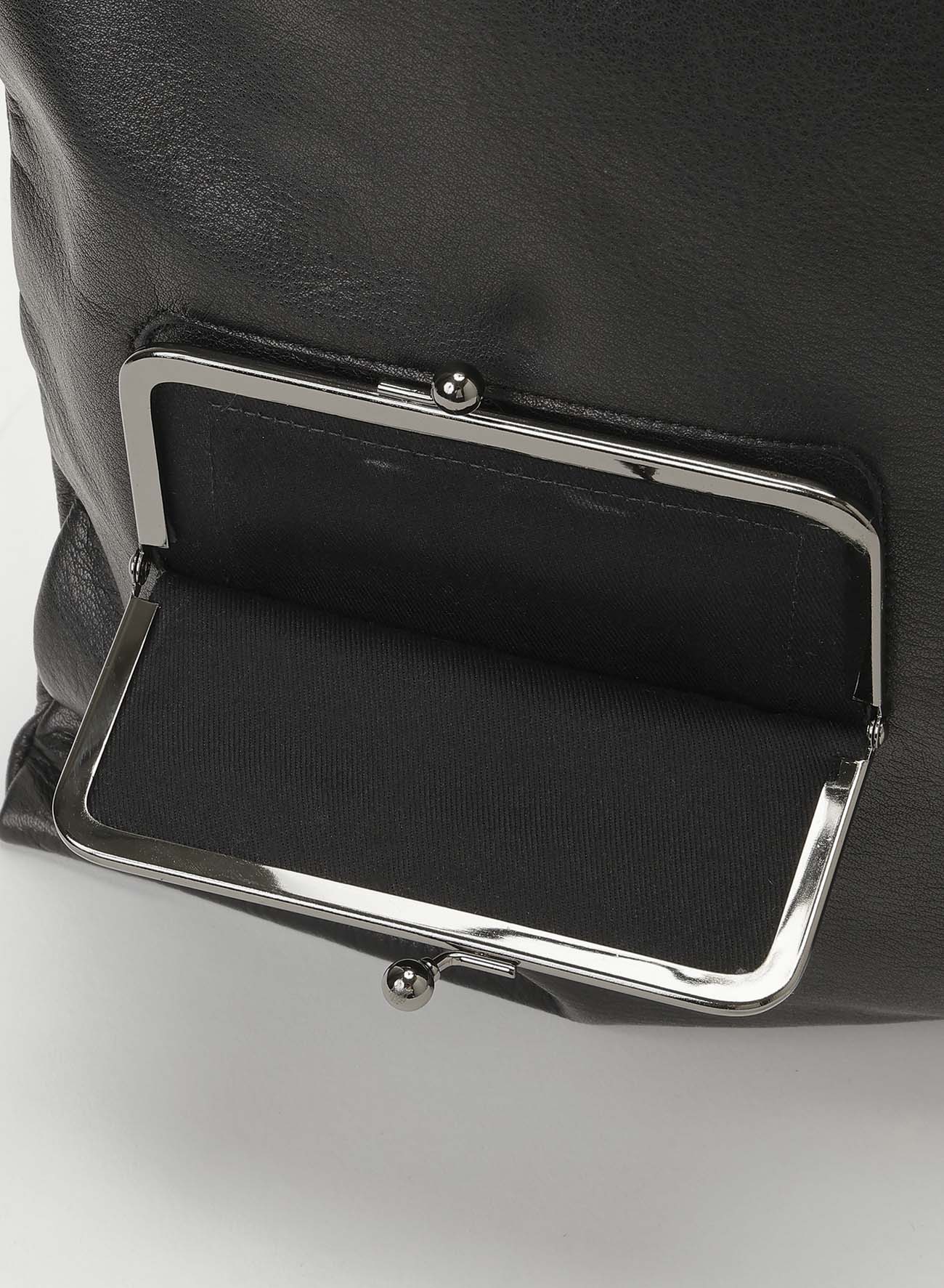 Clasp shoulder