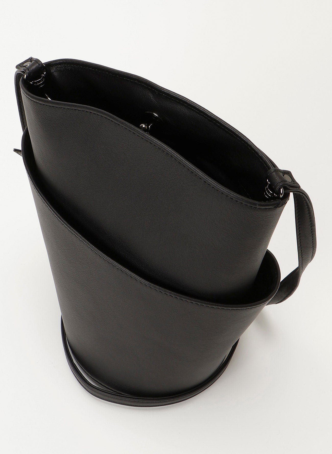 Twist bucket pochette bag