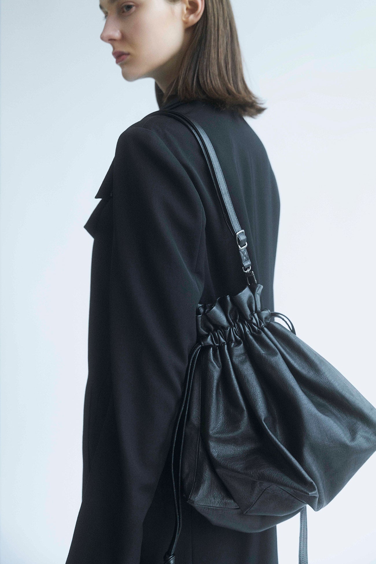 Drawstring shoulder
