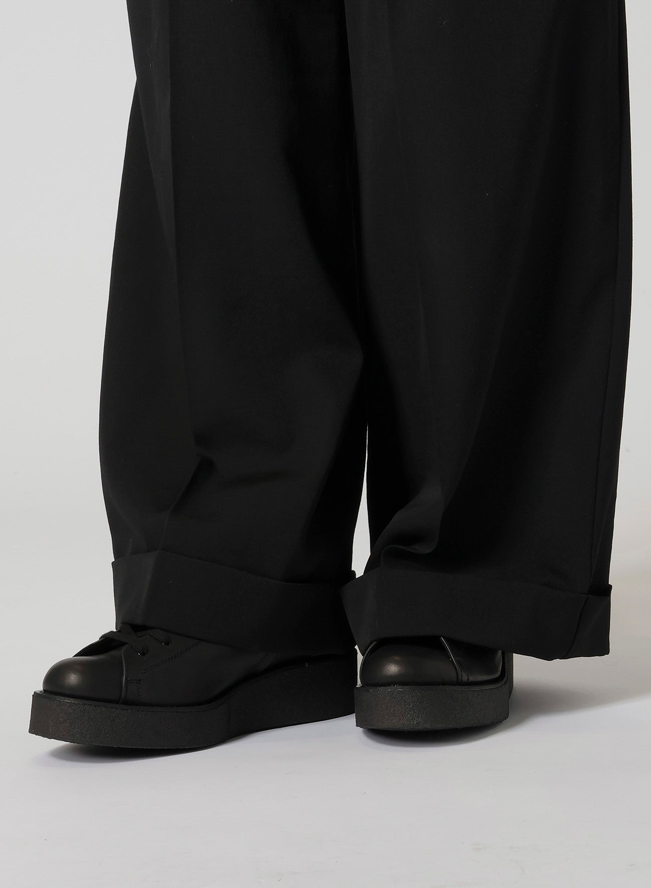 GABARDINE R-2 TUCKS BAGGY PANTS