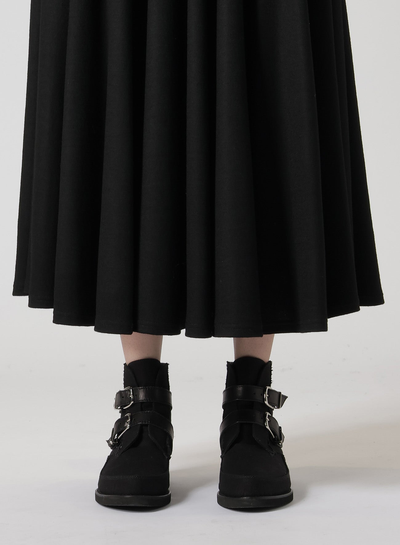 WOOL SINGLE R-PANELED FLARE SKIRT