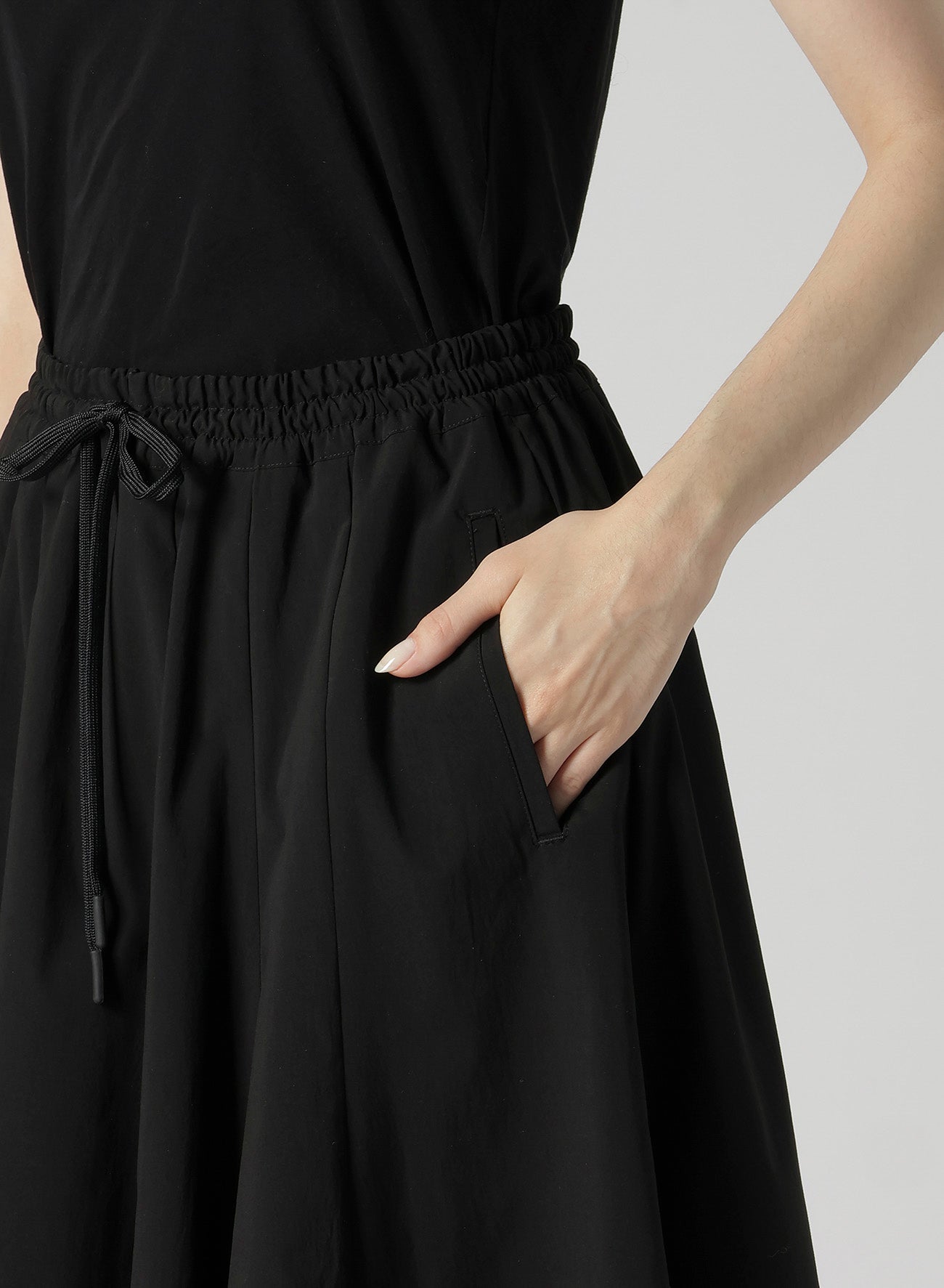 PE TAFFETA R-PANELED FLARE SKIRT