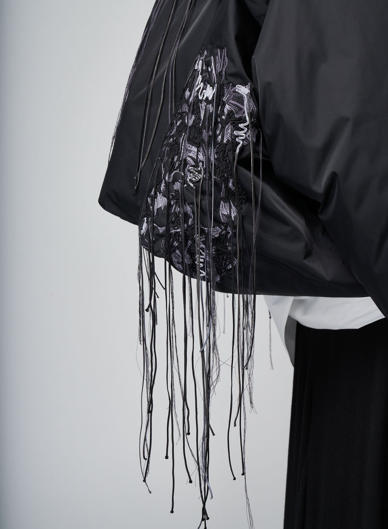 PE TWILL EMBROIDERY WITH MITTEN J