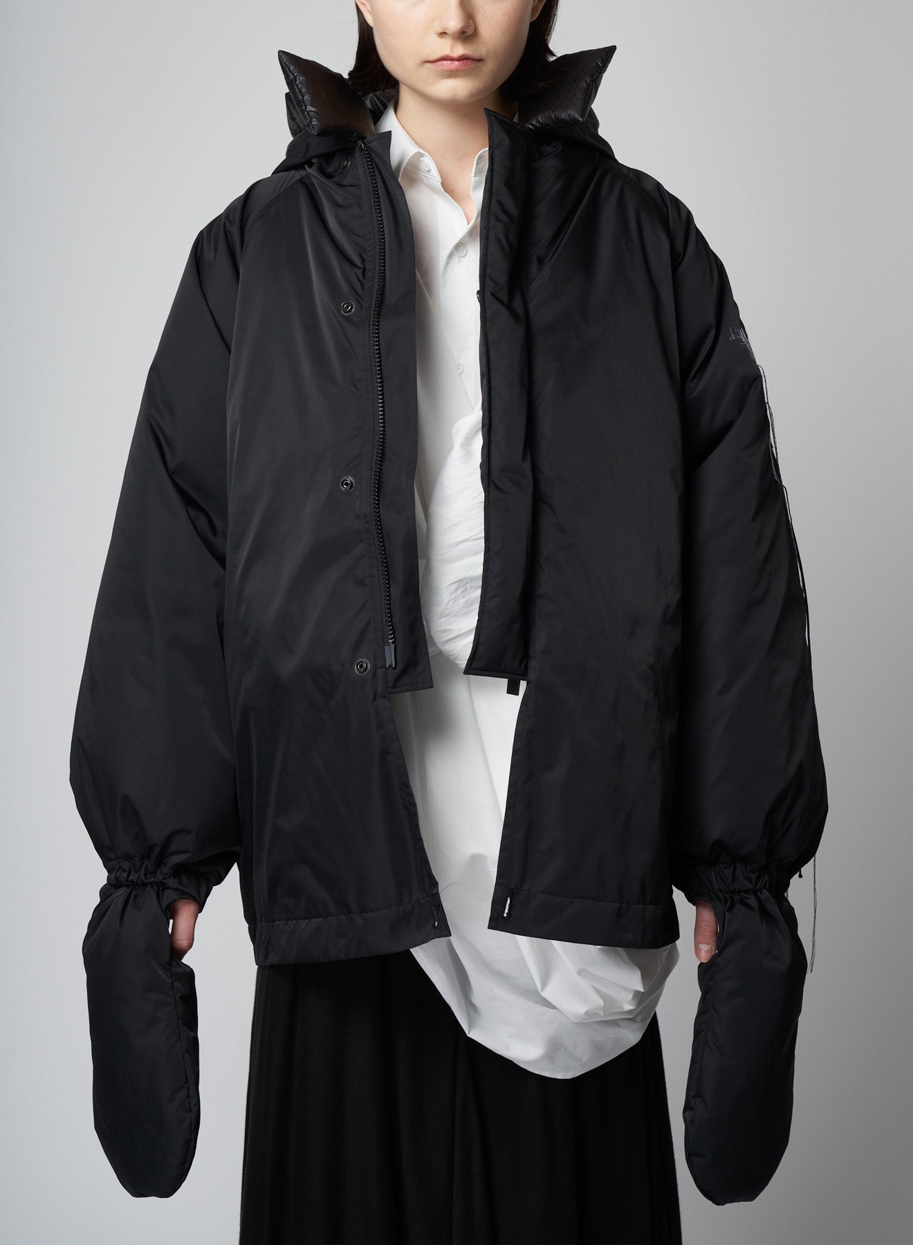 PE TWILL EMBROIDERY WITH MITTEN J