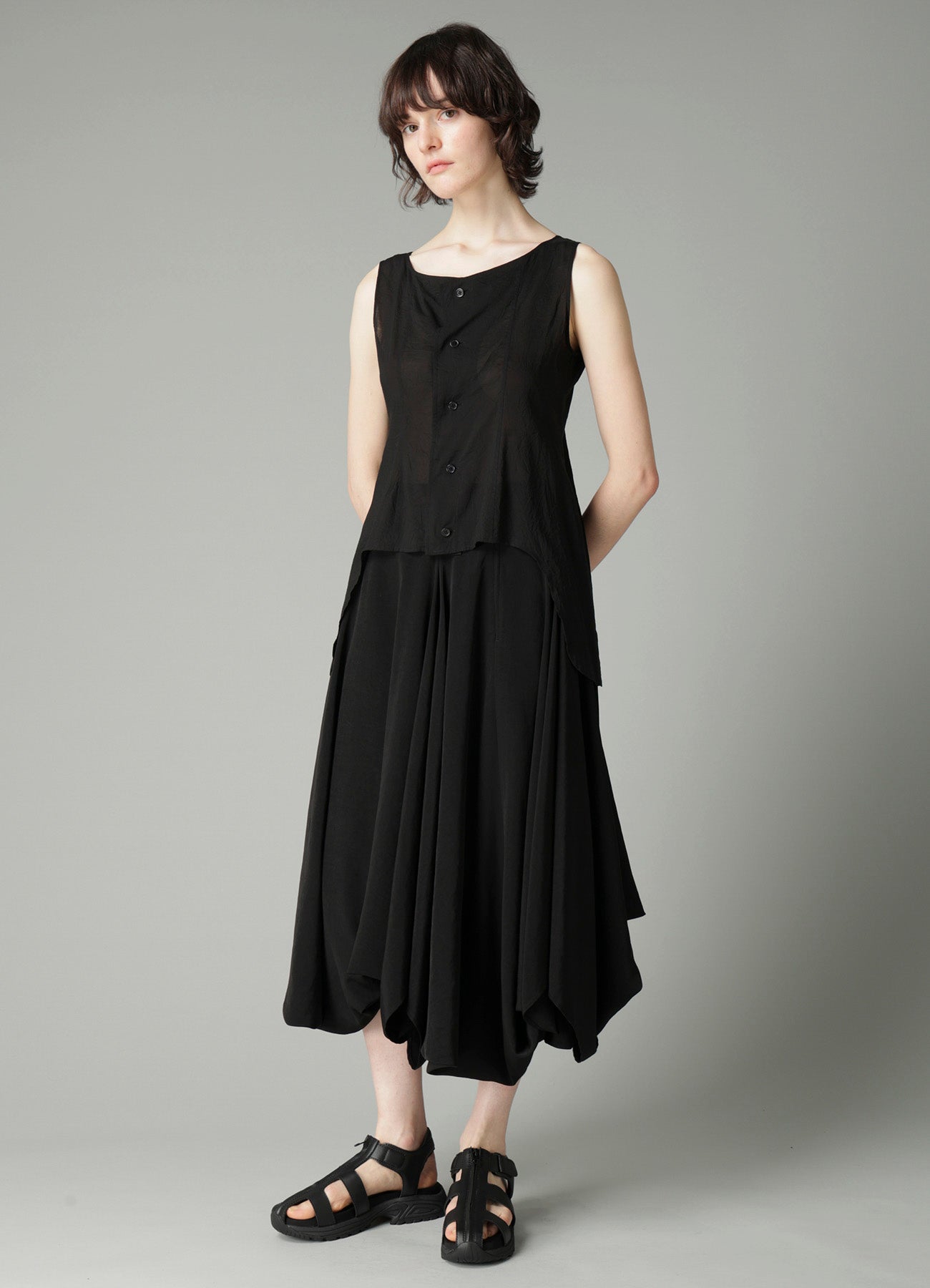 CELLULOSE LAWN SLEEVELESS BLOUSE