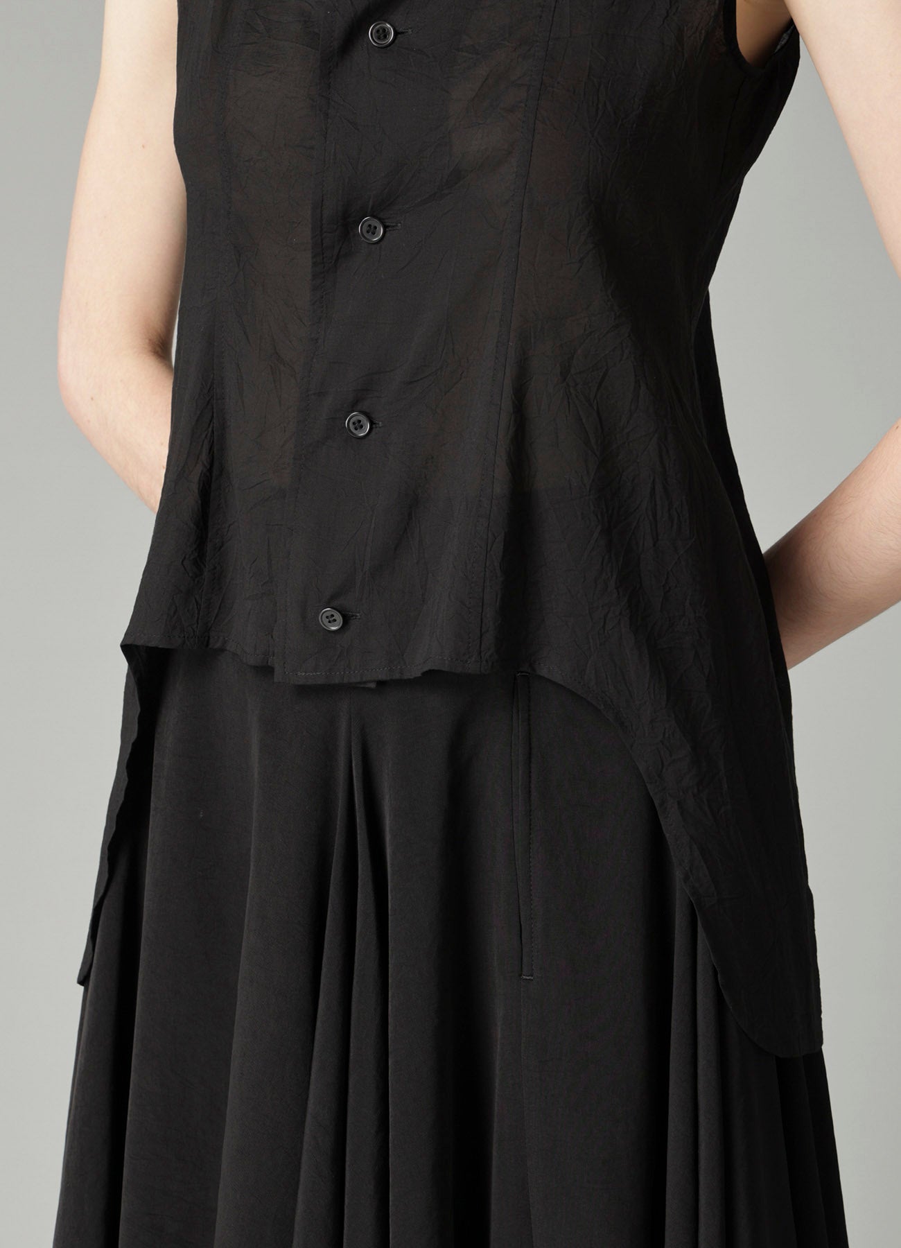 CELLULOSE LAWN SLEEVELESS BLOUSE