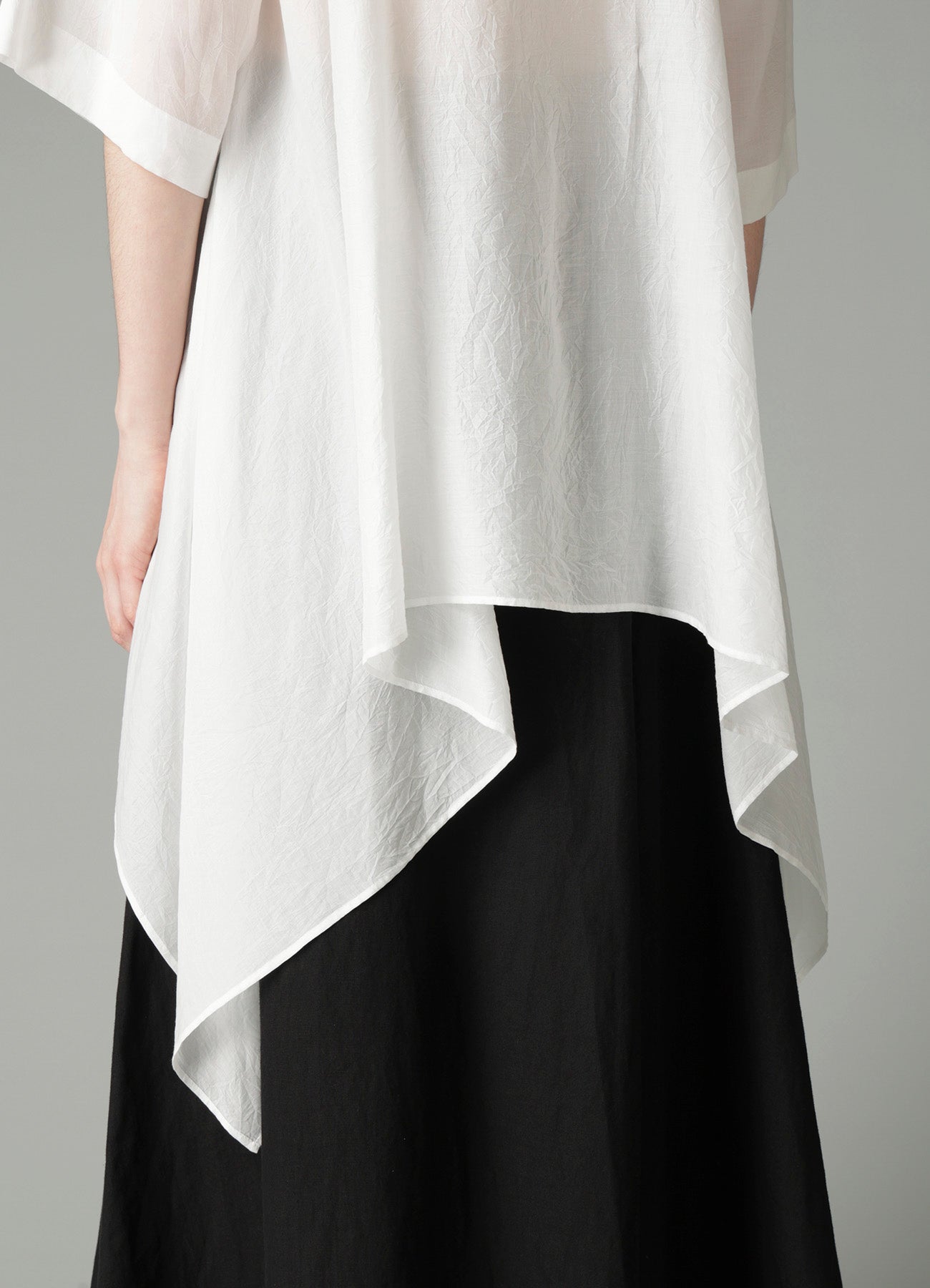 CELLULOSE LAWN FLOUNCE SHORT SLV BLOUSE