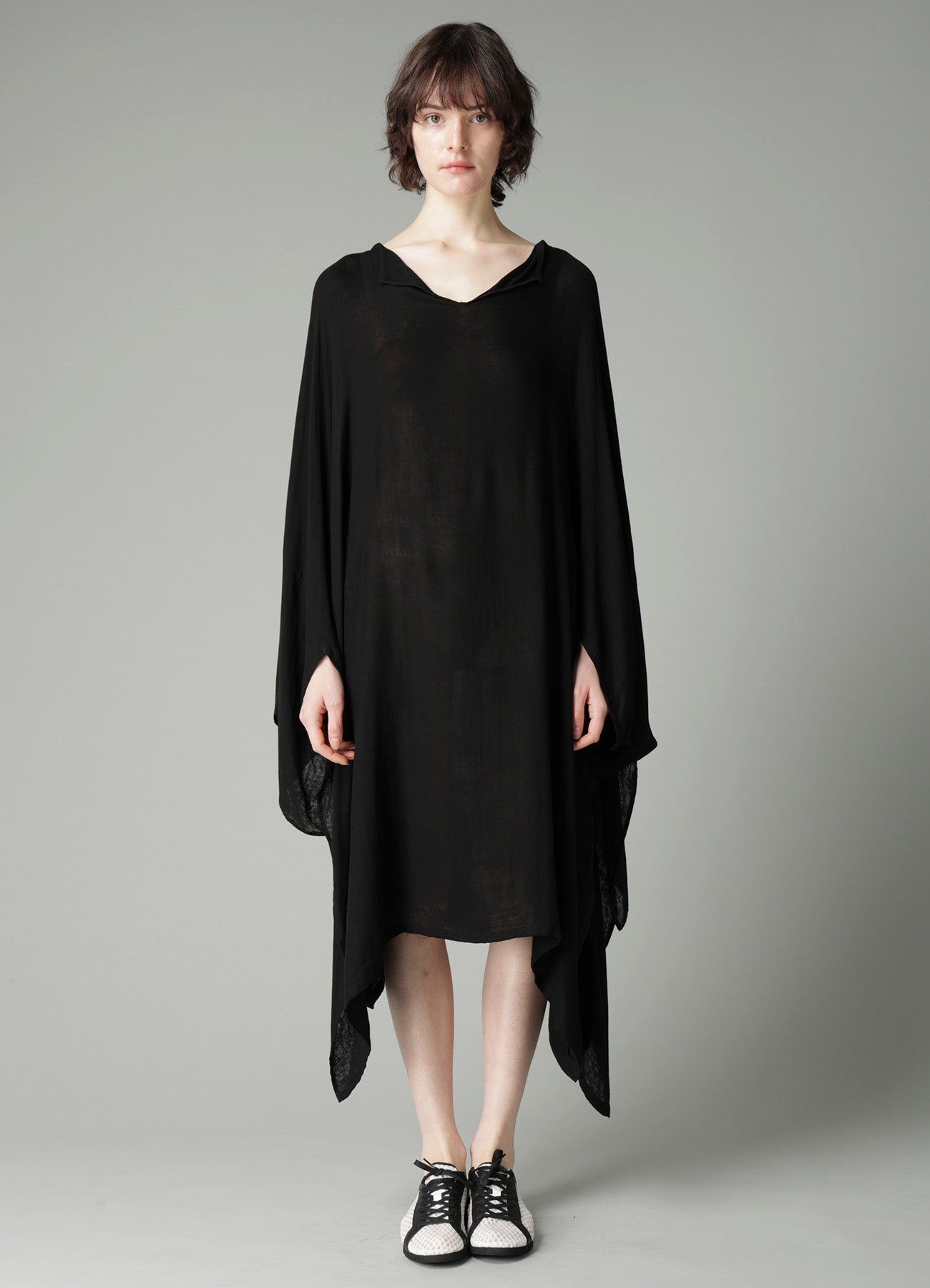 Ry DOUBLE LAYER GAUZE V NECK SLIT DRESS