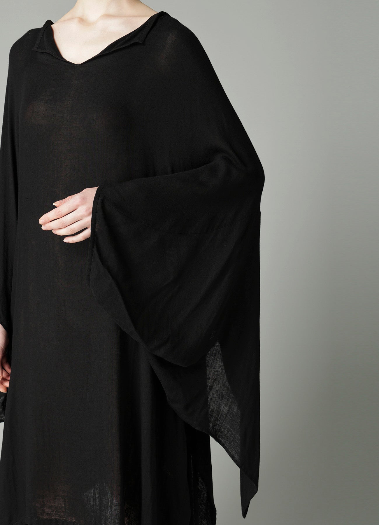 Ry DOUBLE LAYER GAUZE V NECK SLIT DRESS