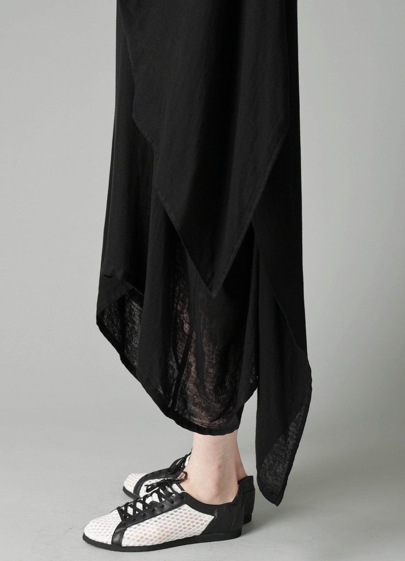 Ry DOUBLE LAYER GAUZE V NECK SLIT DRESS