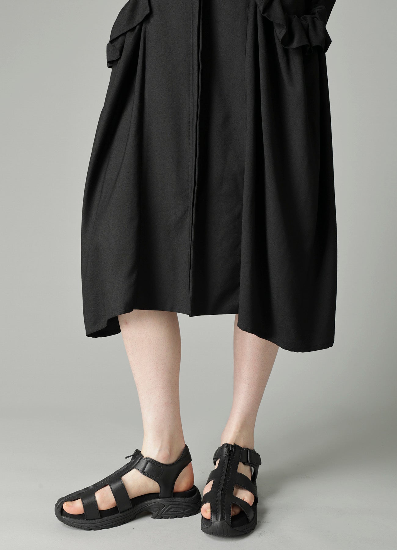 VISCOSE TWILL SIDE GATHER DETAIL ZIP DRESS