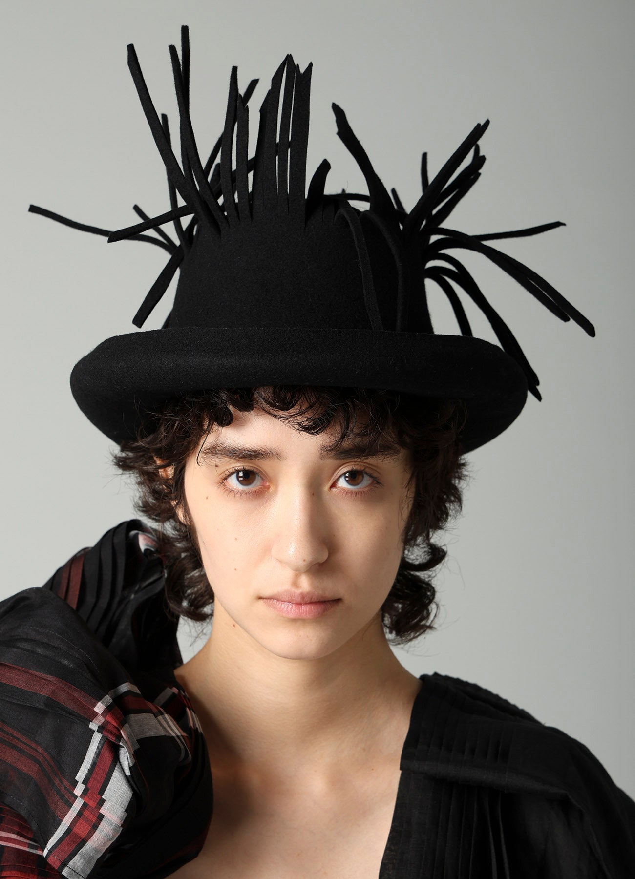WOOL FELT BK TOP FRINGE HAT A – THE SHOP YOHJI YAMAMOTO