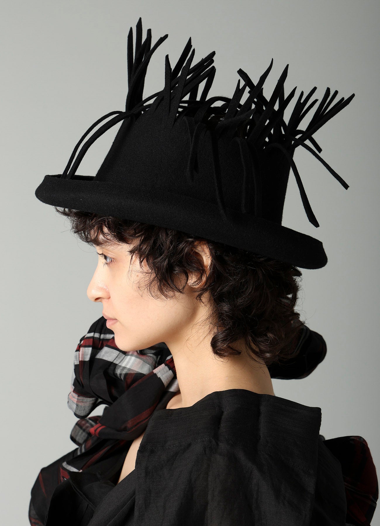 WOOL FELT BK TOP FRINGE HAT A