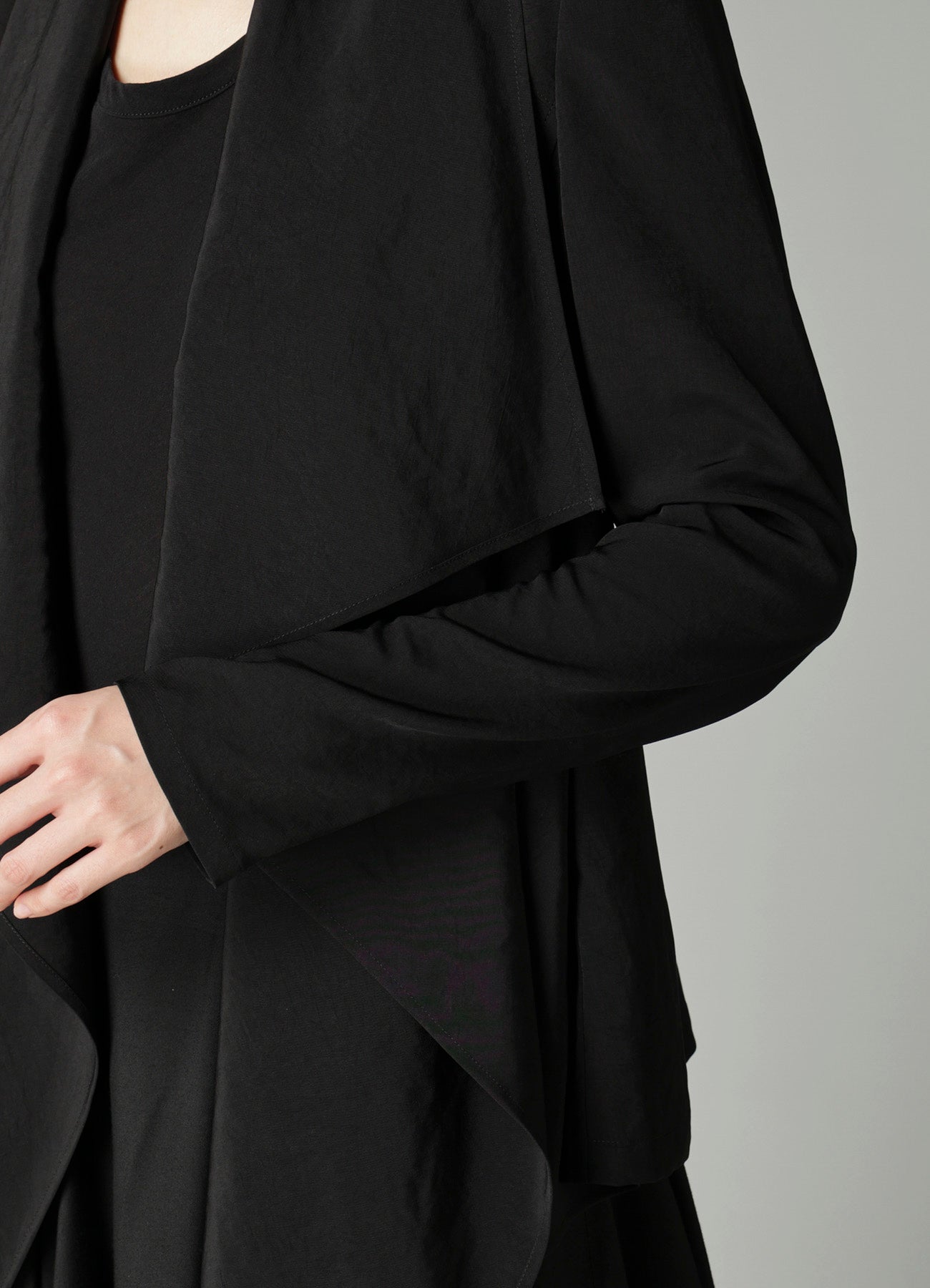 Ta/Pe CREPE DE CHINE FRONT DRAPED DETAIL JACKET